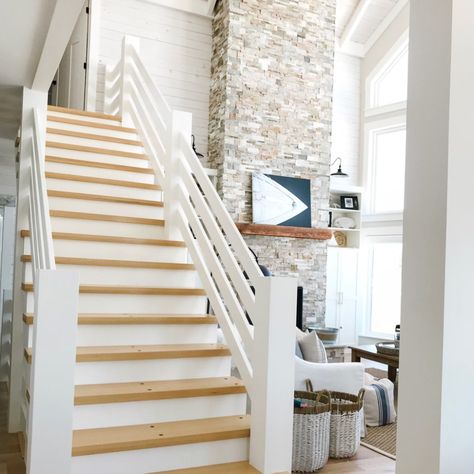 10 Coastal Style Staircases that Inspire - A Pop of Pretty Cottage Staircase, Rustic Patio Furniture, Pretty Home Decor, Modern Cottage Style, Pretty Home, Coastal Style Decorating, House Staircase, Rustic Patio, Coastal Living Rooms