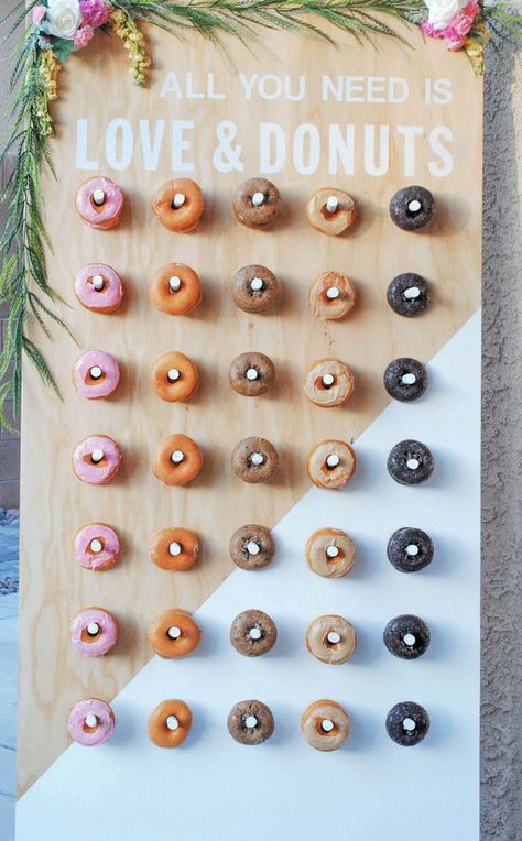 Donut Walls, Wedding Cake Centerpieces, Wedding Cake Options, Bohemian Bridal Shower, Wedding Donuts, Donut Decorations, Donut Bar, Bridal Shower Backdrop, Black Wedding Cakes