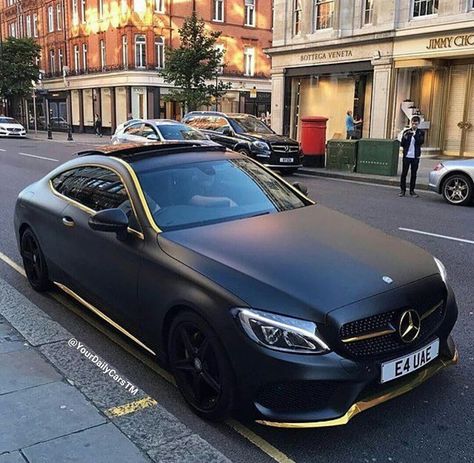 Gold Mercedes, Custom Mercedes, Black Mercedes Benz, Mercedes C300, Gold Car, Fast Life, Mercedes Car, Mercedes Benz Cars, Benz Car