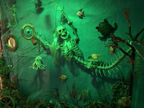 Spooky Underwater Halloween, Haunted Mermaid Decor, Siren Halloween Decorations, Sea Witch Halloween Decor, Scary Underwater Decorations, Sunken Ship Halloween Decorations, Extreme Halloween Decorations Outdoor, Haunted Under The Sea, Ocean Halloween Decorations