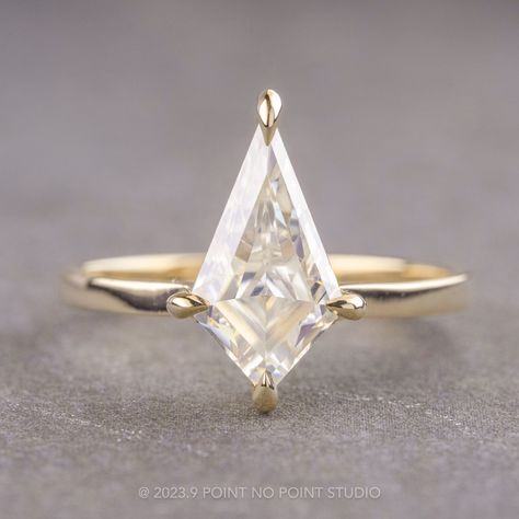 Detailed Engagement Ring, Unique Diamond Rings, Engagement Ring Shapes, Forever Jewelry, Engagement Ring Cuts, Unique Diamonds, Recycled Gold, 2 Carat, Gold Engagement Rings