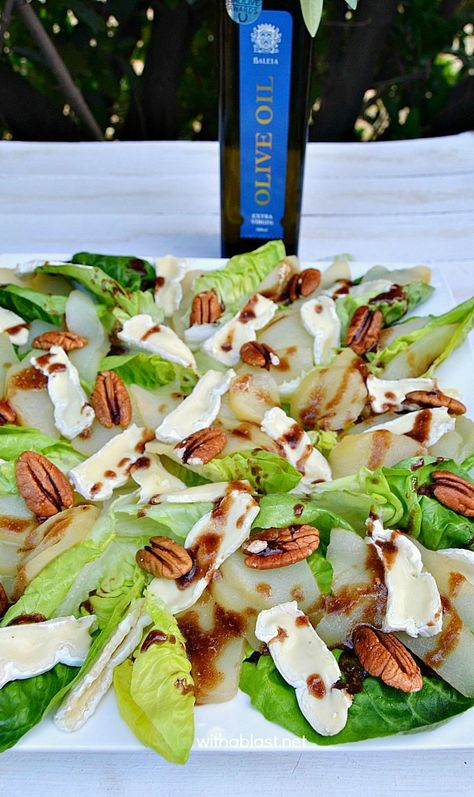 Brie And Pear, Brie Salad, Pear And Brie, Pear Brie, Brie Recipes, Pear Salad, Thanksgiving Menu, Spring Recipes, Caprese Salad