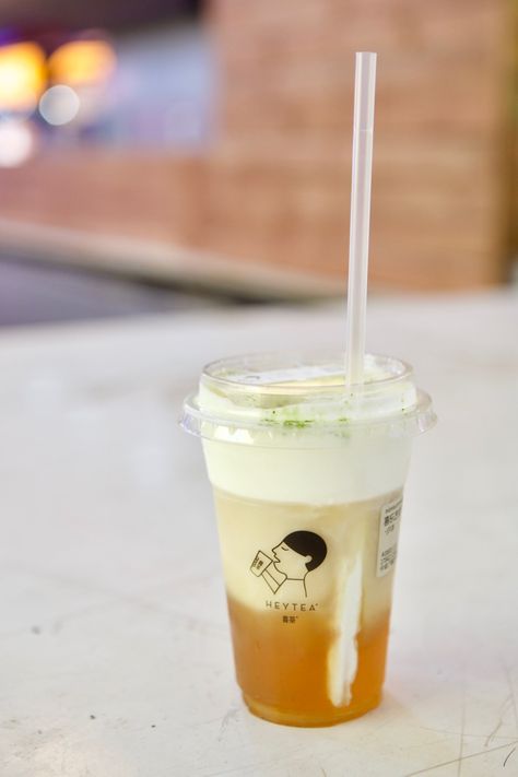 Why Chinese People are Queueing Hours for this Cheese Tea Chinese Milk Tea, Concepts Photography, Cheese Tea, Patisserie Shop, Coffee Boba, Japanese Bakery, Shop Business Ideas, Cheese Art, Tea Places