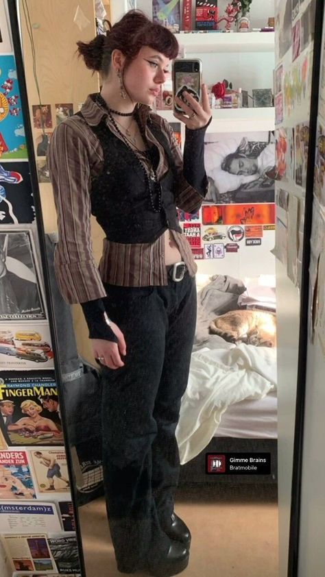 Layered Edgy Outfits, Early 2000s Goth Fashion, Grunge Formal Outfit, Whimsigoth Outfits Men, Formal Grunge Outfits, Transfemme Fashion, Whimsigoth Fashion, Fashion Outfits Aesthetic, Fashion Outfits Cute