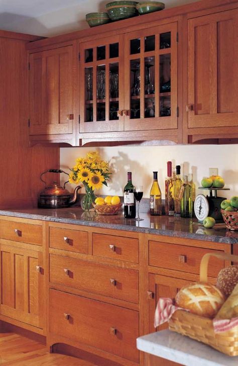 Craftsmen Kitchen, Kitchen Craftsman, Easy Kitchen Updates, Herbal Kitchen, Lowes Kitchen, Craftsman Style Kitchens, Easy Garage Storage, Craftsman Style Kitchen, Log Home Kitchens