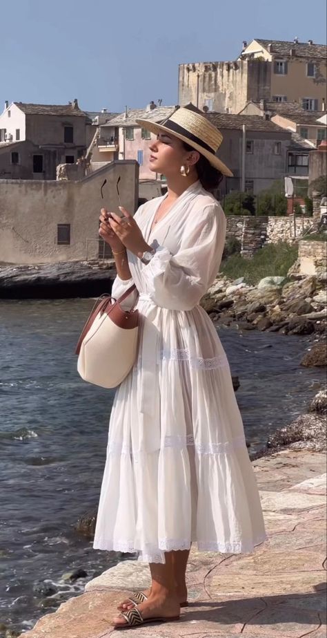 Hat With Maxi Dress, Italy Summer Dress Outfits, Beach Outfit Elegant Classy, Elegant Beach Wear Classy, Casual Sun Hat Outfit, Classy Summer Dress Outfits, Modest Resort Outfits, Feminine Dress Outfit, Classy Picnic Outfit