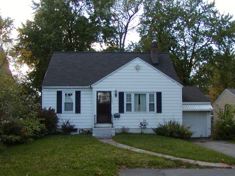 Traditional house in upstate New York © S. Carroll Jewell #trees #plants #newyorkhome American Small House, Middle Class Homes, Minimal Traditional Home, Minimal Traditional, Homes Architecture, Home Exterior Makeover, American House, Traditional Houses, Exterior Makeover