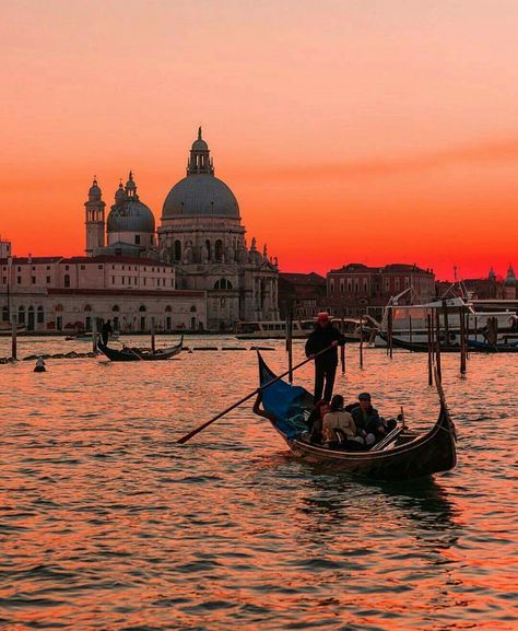 Venice Venice Painting, Italy Pictures, Venice Italy Travel, Europe Photos, Venice Travel, Beach Posters, Amazing Sunsets, Italy Photo, Venice Italy