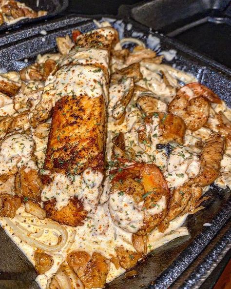 @chef_dulio on Instagram: "Salmon, chicken & shrimp Alfredo!!!!" Salmon Shrimp Alfredo, Alfredo Meal Ideas, Shrimp And Salmon Alfredo, Chicken Shrimp Sausage Alfredo, Shrimp Alfredo Aesthetic, Chicken And Shrimp Alfredo, Shrimp Alfredo, Delicious Seafood Recipes, Delicacy Food