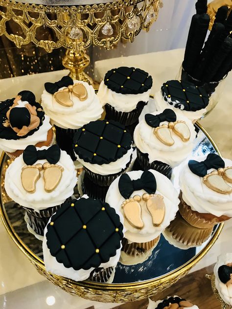 Black Gender Reveal Cake, Black And Gold Gender Reveal Ideas, Roaring 20s Baby Shower Theme, Black Theme Baby Shower Ideas, Black And Gold Baby Shower Ideas, All Black Baby Shower Theme, Black People Baby Shower Food, Black Baby Shower Food, Black Baby Shower Ideas