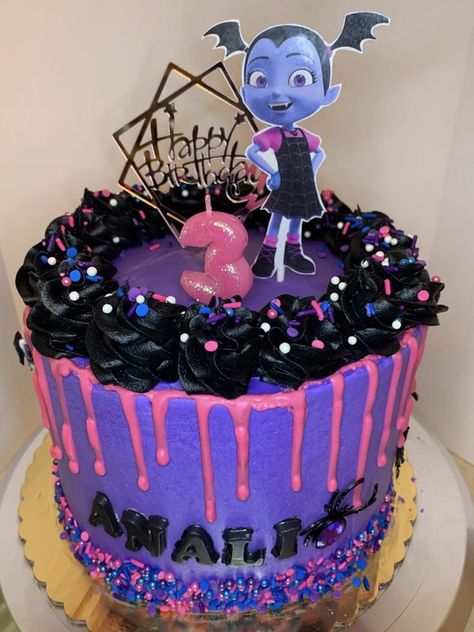 Vampirina Cake, Reese's Cupcakes, Vampirina Birthday, Reeses Cake, Barbie Cupcakes, Chocolate Covered Strawberries Bouquet, Smores Cake, Cakes And Desserts, Custom Desserts