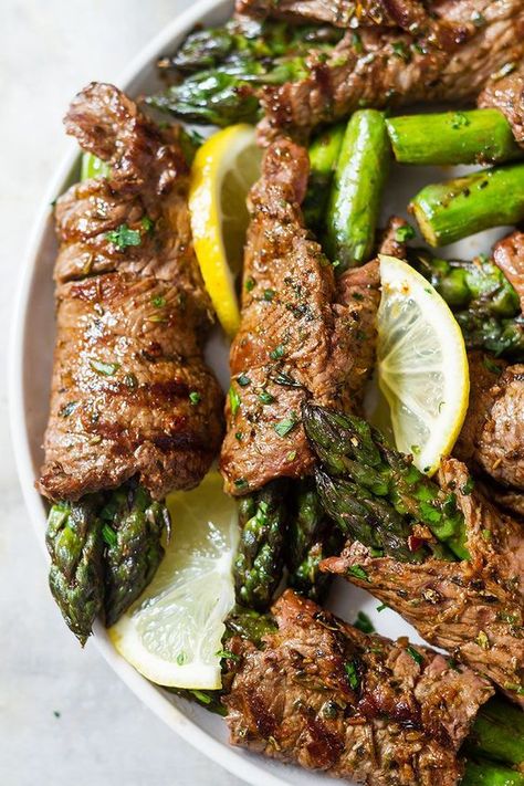 steak fajita rolls Steak And Asparagus, Beef Fajita Recipe, Grilled Asparagus Recipes, Authentic Mexican Recipes, Recipes Bbq, Asparagus Recipes, Recipes Mexican, Grilled Steak Recipes, Fajita Recipe