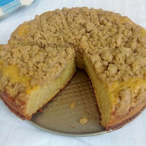 A moist and sweet plantain cake with a spiced brown sugary crumble topping. You will love this. You read correctly, plantain cake! But before you chuckle, close this page and leave this site completely because plantains do not belong to cakes, give me a minute…. Plantains, lovely plantains When I was in first year in … … Continue reading → Plantain Dessert Recipes, Plantain Dessert, Plantain Cake, Plantain Bread, Give Me A Minute, Plantain Recipes, Easy Chocolate Cake, Ladles, Cuban Recipes