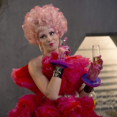 Hunger Games Effie, New Hunger Games, Effie Trinket, Hunger Games Characters, Mocking Jay, Hunger Games Movies, Katniss And Peeta, Hunger Games 3, Hunger Games Series