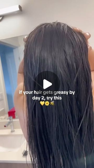 Belallure | Haircare Bestiee ✨ on Instagram: "Greasy hair tip for all the oily hair girlies struggling with this 💛⁣ .⁣ .⁣ #dryscalptreatment #itchyscalp #itchyscalprelief #dandruffsolution #glycolicacidforhair #glycolicacid #skincare #trending #beauty #skincareproducts" How To Get Your Hair Less Greasy, Why Is My Hair So Greasy, How To Deal With Greasy Hair, How To Fix Greasy Hair Without Washing, Hairstyles When Ur Hair Is Greasy, Dandruff Solutions, Itchy Scalp, Greasy Hair Hairstyles, Oily Hair