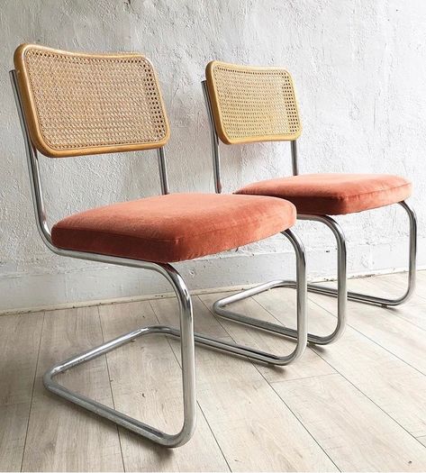 Dining Chairs Ideas, Cafe Industrial, Kursi Cafe, Cantilever Chair, Interior Inspo, Upholstered Dining Chairs, Apartment Living, House Inspiration, Dining Room Chairs