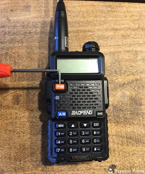 Gmrs Radio, Handheld Ham Radio, Survival Projects, Emergency Hacks, Ham Radio License, Ham Radio Equipment, Techno Gadgets, Iphone Information, Estimate Template