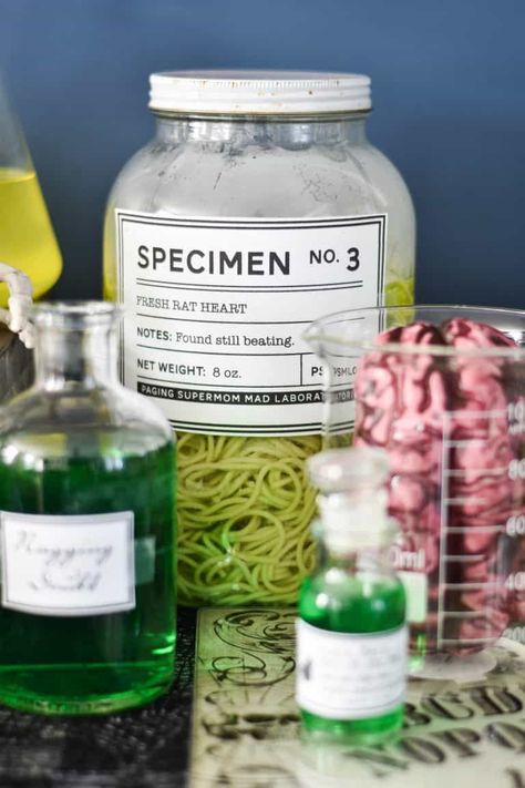 Spooky Science Lab, Mad Science Lab, Creepy Halloween Decorations Diy, Science Party Decorations, Spooky Science, Mad Scientist Halloween, Science Birthday Party Ideas, Mad Scientist Lab, Mad Science Party