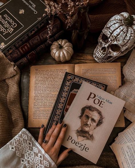 Gothic Castle Aesthetic, Dark Academia Literature, Aesthetic Literature, Darkacademia Aesthetic, Victorian Literature, Witchy Academia, Dark Academia Books, Book Flatlay, Gothic Books