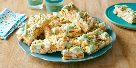 Key Lime Pie Cereal Treats Are A Tropical Summer Dessert Pioneer Woman Key Lime Pie, Cereal Treat Recipes, Easy Spring Cocktails, Memorial Day Desserts, Beach Snacks, Krispy Treats, Cereal Treats, Rice Krispy, Cereal Bars