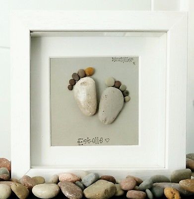 Baby Pebble Art, Pebble Art Ideas, Christmas Pebble Art, Stone Pictures Pebble Art, Pebble Color, Art Pierre, Tile Crafts, Rock And Pebbles, Pebble Pictures