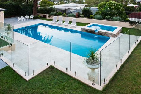 Your swimming pool will need a fence, wall, or barrier around it, so we put together this list of the best swimming pool fence ideas to help you design your dream backyard. Fence Template, Cheap Inground Pool, Diy Pool Fence, Fence Around Pool, Pool Patio Designs, Glass Pool Fencing, Cheap Pool, Pool Gate, Glass Fence