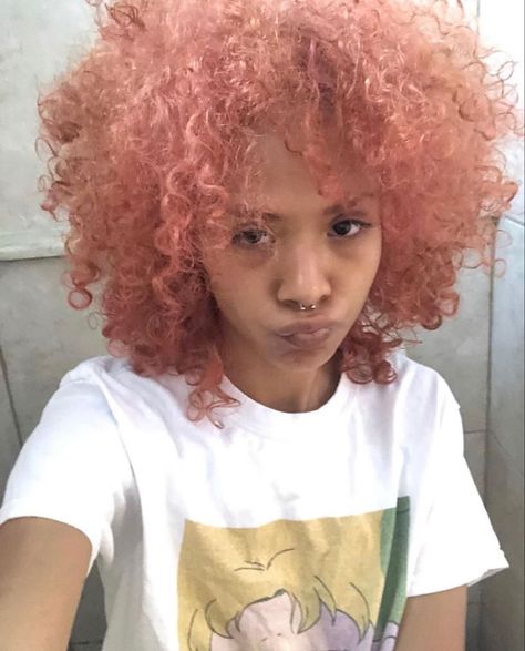 Peachy Hair Color, Pink Peach Hair, Curly Afro Hair, Dyed Curly Hair, Cute Hair Colors, Peach Hair, Faux Locs Hairstyles, Colored Curly Hair, Dyed Natural Hair