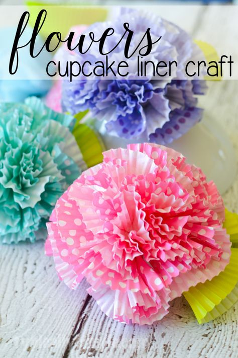 A fun little craft using cupcake liners, these flowers would make a great centerpiece for a spring brunch or to use as cute decor for a kids' room or craft room! Handmade Flowers Tutorial, Cupcake Liner Crafts, Cupcake Liner Flowers, Earth Angels, Spring Brunch, Crafts For Seniors, Paper Flowers Craft, Tissue Paper Flowers, Paper Flower Tutorial