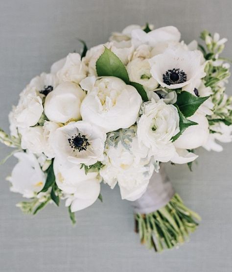 Classic Bouquet Wedding, Ranculus Flowers Bouquet, Classic Wedding Florals, Spring Wedding Bouquets Peonies, White Anemone Wedding, White Anemone Bouquet, Classy Wedding Ideas, White Bridal Bouquets, November Wedding Flowers