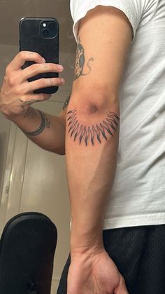 Cool Elbow Tattoos For Guys, Torso Side Tattoo, Under Elbow Tattoo Men, Single Chest Tattoo, Tatts Men, Cool Elbow Tattoos, Tattoo Ideas Boys, Elbow Tattoo Men, Tattoos Dedicated To Mom