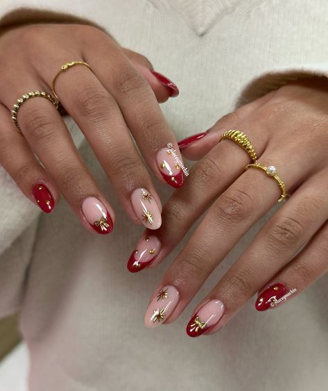 Red and gold Christmas nails 🎁 @glitterbels Christmas Nail Red And Gold, Red And Gold Star Nails, Nail Art Designs Red And Gold, Christmas Nails Gold And Red, Silver And Red Nail Designs, Red White Gold Nails, Red With Gold Nails, Red And Gold Nails Christmas, Christmas Nails Red Gold