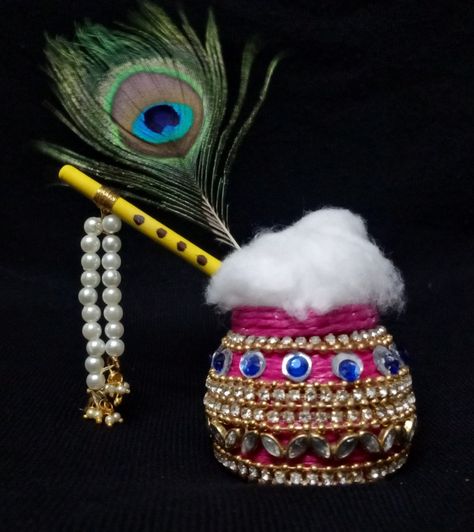 Mataki Kalash Decoration, Janmashtami Decoration, Laddu Gopal Dresses, Lord Murugan, Plastic Bottle Crafts, Diy Crafts For Gifts, Plastic Bottle, Bottle Crafts, Krishna