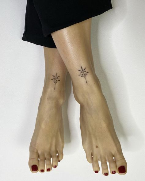 Front Ankle Tattoos, Mandala Foot Tattoo, Ankle Tattoo Designs, Petit Tattoo, Ankle Tattoos For Women, Foot Tattoos For Women, Handpoke Tattoo, Small Pretty Tattoos, Petite Tattoos