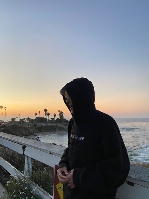 Los Angeles Aesthetic Photoshoot, California Boy Aesthetic, Guy Picture Poses, Instagram Story Ideas For Boys, Stephen Witry, Beach Flicks, Monet Family, Los Angeles Aesthetic Outfit, Vsco Posts