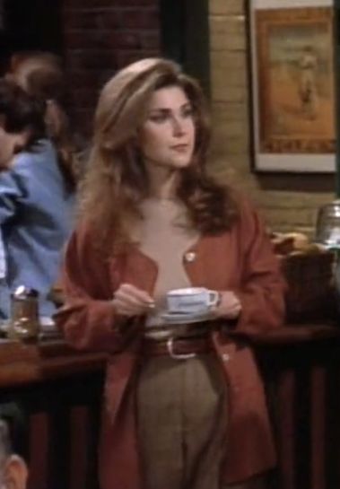 Roz Doyle Style, Frasier Outfits, Roz Doyle Outfits, Roz Frasier, 90s Sitcom Fashion, Roz Doyle, Frasier Show, Sitcom Fashion, Librarian Aesthetic