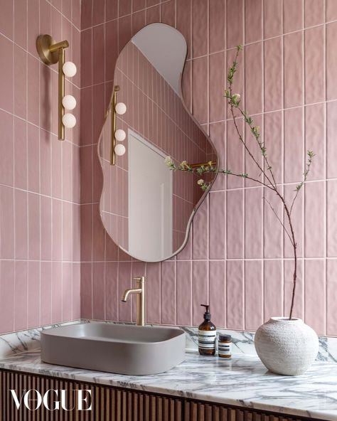 Pink bathroom modern aesthetic  Interior design, luxury living  aesthetic  .. Follow for more electic and luxe decor content <3 Pink And Brown Bathroom, Pink Japandi, Eccentric Bathroom, Artsy Bathroom, Pink Bathroom Aesthetic, Girls Bathroom Design, Pink Bathroom Tiles, Beam House, Pink Toilet