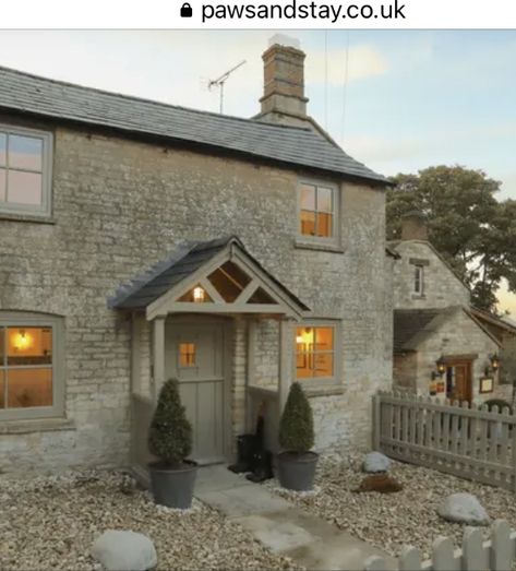 Stable Door Front Door, Victorian Stone House, Country Gate Entrance Ideas, Cottage Front Porch Ideas, Porch Front Of House, Cottage Style Front Doors, Front Door Cottage, Cottage Front Porch, Cottages House