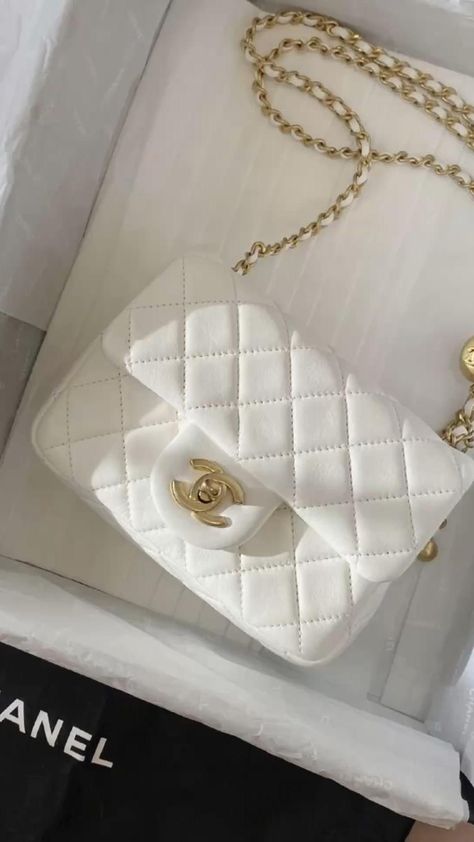 White Channel Purse, White Chanel Bag, Expensive Bag, My Style Bags, Chanel White, Luxury Bags Collection, Aesthetic Bags, Girly Bags, White Purses