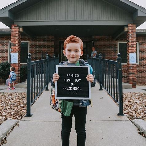 School Pictures Ideas, 1st Day Of School Pictures, Roman King, Preschool Photography, Roman Kings, Preschool First Day, First Day Of School Pictures, School Pics, Calm Kids