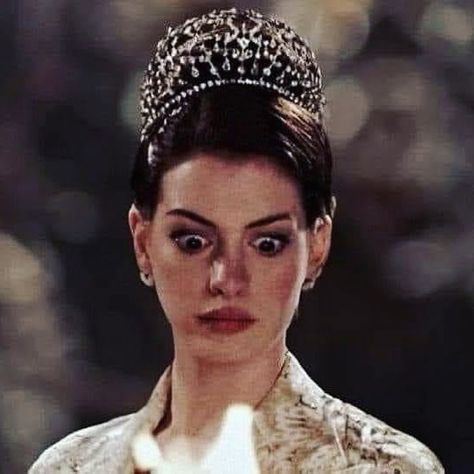 When I know things but I can’t say anything because of the way I found out #imback #itsbeenawhile Mia Thermopolis, Princess Diaries 2, Girly Movies, Self Actualization, Rich Girl Aesthetic, Princess Diaries, Royal Engagement, Money And Happiness, Anne Hathaway