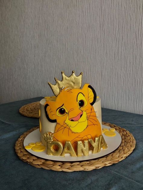 Lion King Cake And Cupcakes, Simba Cake, Lion Birthday Cake, Jungle Theme Cakes, Half Birthday Cakes, Lion King Theme, Lion King Party, Lion Birthday, Half Birthday