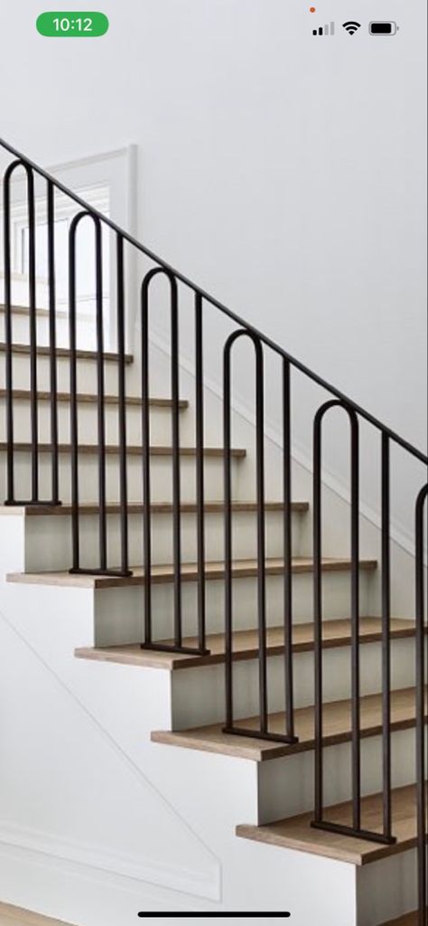 Modern Mediterranean Stairs, Rot Iron Staircase Railings, Iron Railings Indoor, Metal Railings Indoor, Bronze Railing, Metal Banister, Metal Staircase Railing, Contemporary House Interior Design, Iron Staircase Railing