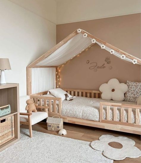 Girls Bedroom Ideas Toddler, Toddler Canopy Bed, Toddler Room Ideas Girl, Toddler Bed Girl, Baby Girl Room Ideas, Toddler House Bed, House Beds For Kids, Toddler Bedroom Girl, Girl Room Ideas