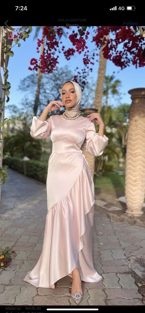 Simple Soiree Dresses Hijab, Simple Dress Hijab Soiree, Soiree Dresses For Hijab Classy, Simple Soiree Dresses, Hijabi Dresses Soiree, Modest Graduation Dress, Soiree Dresses For Hijab, Event Dresses Classy, Prom Dresses Classy