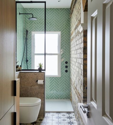 Small Ensuit, Ensuit Bathroom, Small Ensuite Ideas, Small En Suite, Narrow Bathroom Layout, Small Narrow Bathroom, Long Narrow Bathroom, Small Ensuite, Bathroom Colour