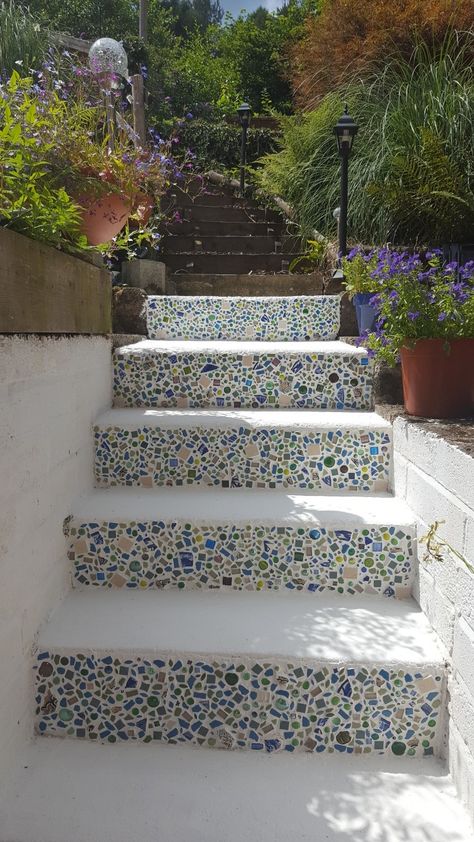 Outdoor Step Tiles, Garden Steps Ideas, Mosaic Stairs, Stairs Decoration, Mosaic Walkway, Stair Art, Stair Ideas, Tile Steps, Ideas For Garden