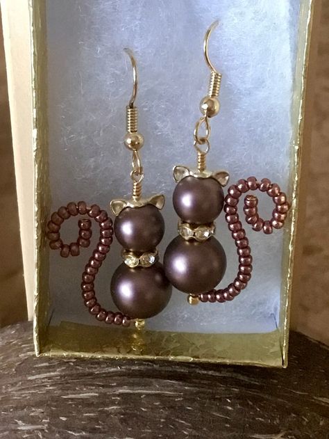 Chocolate Brown Pearl Cat Earrings Silver Gold Pendant Charm - Etsy Beads Craft Jewelry, Beaded Earrings Diy, Lampwork Earring, Wire Jewelry Designs, Work Jewelry, Handmade Wire Jewelry, Holiday Jewelry, Cat Earrings, Bead Jewellery