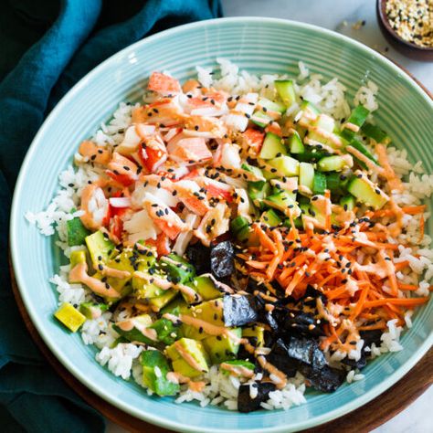 California Roll Sushi Bowls - Cooking Classy Sushi Roll Bowl, Light Lunch Recipes, California Roll Sushi, Sushi Bowl Recipe, California Rolls, Salmon Rice Bowl, Roll Sushi, Sushi Bowl, California Roll