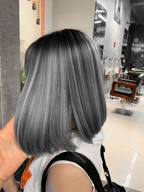 Grey Highlights Short Hair, Grey Hair Aesthetic, Grey Ombre Hair Short, Silver Short Hair, Silver Hair Color Short, Silver Hairstyles, Weave Bob, Grey Blending, Grey Ombre Hair