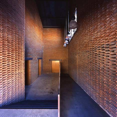 Warehouse Renovation, Recycled Tile, Architectural Materials, Kengo Kuma, Roof Architecture, Brick Architecture, Brick Walls, Clay Tiles, Roof Tiles